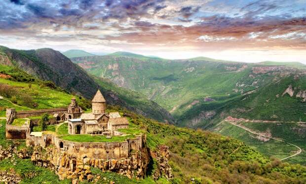 Депутат партии Пашиняна заявил, что нужно разрушить «миф» Армянской церкви