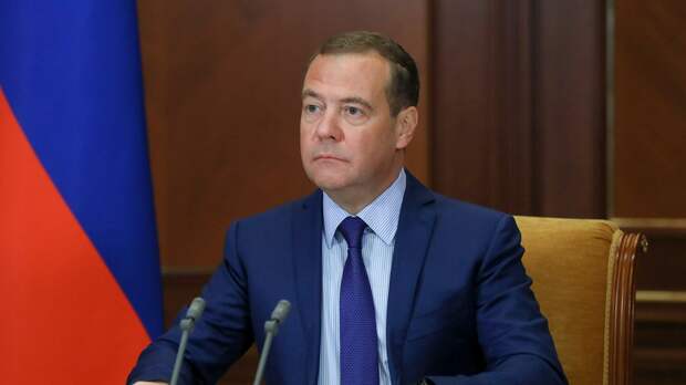 Медведев: территория Польши может войти в российскую «санитарную зону»