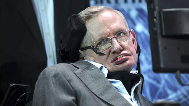 В файлах Эпштейна нашли сообщение об оргии Хокинга и его фото с девушками