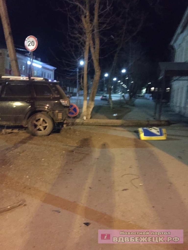 Стали известны подробности ДТП с  девушкой и столбом в Бежецке