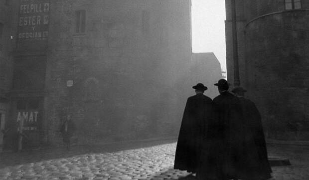 Турист купил на блошином рынке конверт, где нашел негативы от неизвестного гения