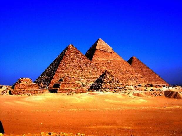 Ученые доказали, что египетские пирамиды построили инопланетяне