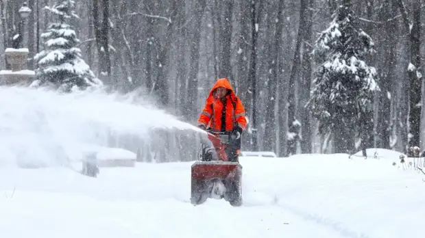 В Подмосковье около 10 тысяч км дорог расчистили после снегопада