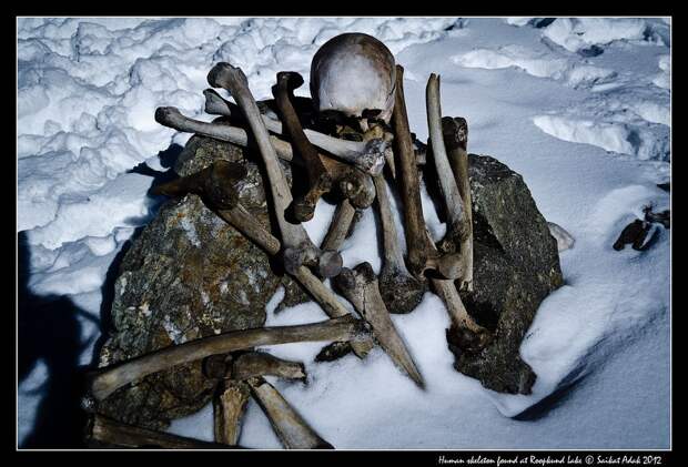 skeletons01 skeletons01 Озеро скелетов Роопкунд в Индии