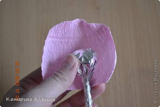 Мастер-класс Свит-дизайн Бумагопластика МК тюльпан с конфеткой Бумага гофрированная фото 9
