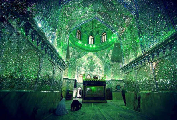 «Зеркальная мечеть» Шах-Черах – настоящая жемчужина исламской архитектуры