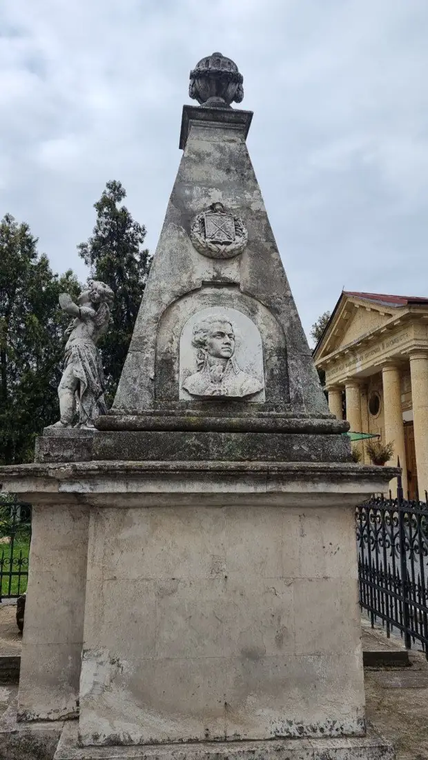 Херсон мне напоминает Одессу. Только застывшую в истории лет сто назад