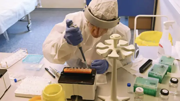 Медэксперт IATA Пауэлл заявил о возросшем риске инфицирования омикрон-штаммом в самолётах