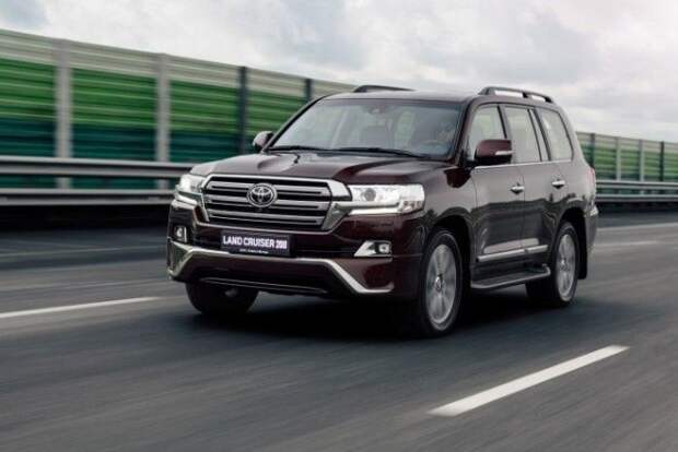 За Toyota Land Cruiser 200 придется платить вдвойне. За Toyota Land Cruiser 200 придется платить вдвойне