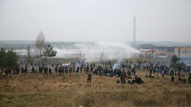 Президент Белоруссии Лукашенко заявил о нарушении границы польскими военными во время стычек с мигрантами