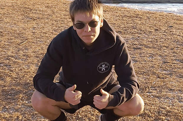 Новозеландец и испанец положили ломтики тоста на противоположных концах Земли. Зачем? Чтобы «сделать» из Земли сэндвич, конечно же!