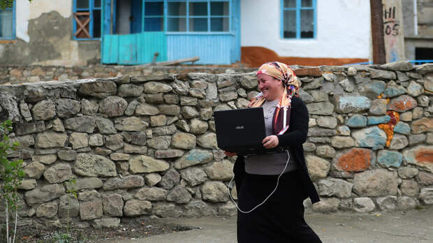 Зампред ГД Чернышов призвал разрешить учителям работать удаленно на каникулах