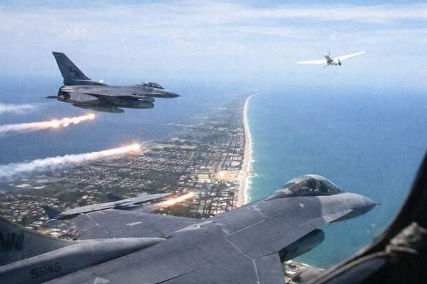 F-16 НОРАД перехватили гражданский самолёт у резиденции Трампа в Палм-Бич