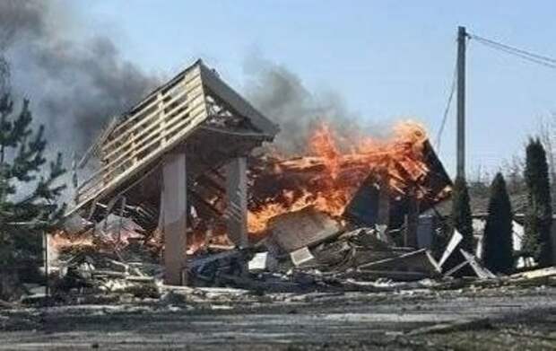 Белгородская область. Под обстрел ВСУ попало здание почты. Погибли, по меньшей мере, 2 женщины. https://t.me/webmoney_dn/317553