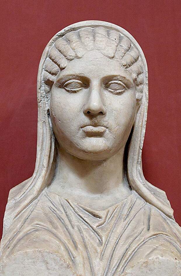 Мраморный портретный бюст Аспазии, изображающий ее добродетельной афинской дамой, римская копия с греческого оригинала, II век нашей эры, Музеи Ватикана.