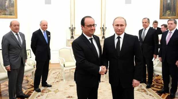 Политолог: если бы Киев выполнил Минские соглашения, сейчас возвращал бы Крым