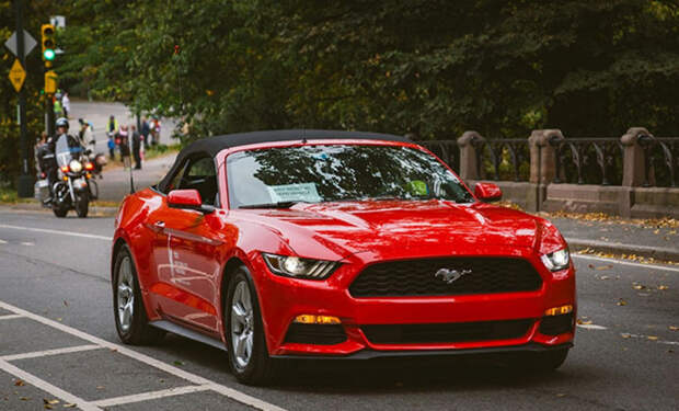 Почему в США машины стоят копейки? Эмигрант назвал 5 ключевых причин