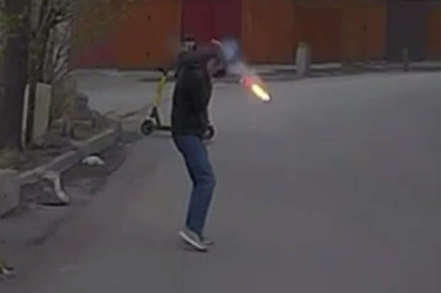 Во Владивостоке подростки выстрелили из сигнальной ракетницы в автомобиль