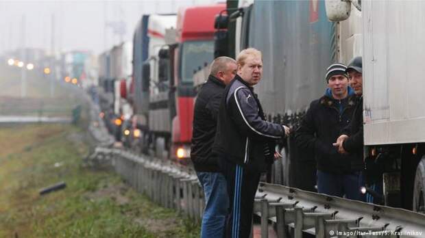 Картинки по запросу Российских дальнобойщиков признали иностранными агентами