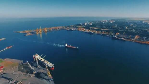 Коридор закрыт: ВС РФ приостановили морскую торговлю Украины