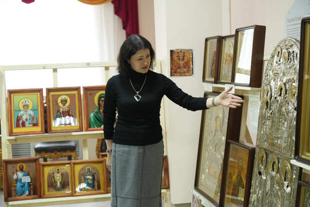 Новосибирские волонтёры показали восстановленные иконы из ЛНР