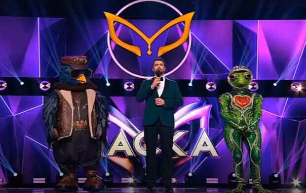 В новом выпуске шоу «Маска» Снегирь встал на колени и снял маску