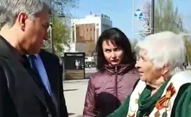 И тоже была бабушка...