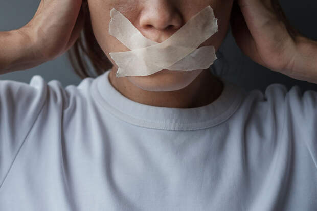 FDM: прием пяти и более лекарств в одно время повышает риск болезней десен