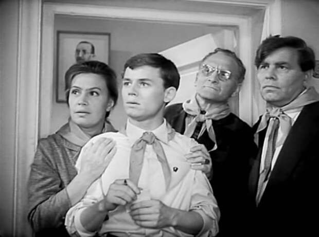 Сергей Никоненко в фильме *Звонят, откройте дверь*, 1965 | Фото: kino-teatr.ru Сергей Никоненко в фильме *Звонят, откройте дверь*, 1965 | Фото: kino-teatr.ru