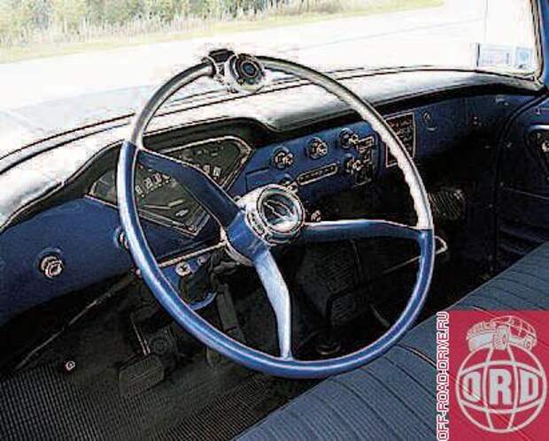 Очень большое передаточное отношение рулевого механизма в сочетании с огромным рулем не добавляют комфорта в управлении. Но, пока любуешься со стороны, все выглядит органично.