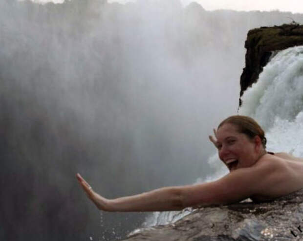 Дьявольская джакузи над водопадом Виктория
