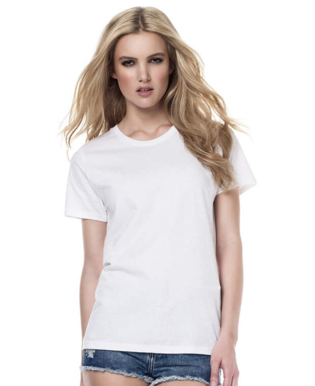 Белая футболка «склеит» в один образ вещи разных форматов. /Фото: slimfit-clothing.com