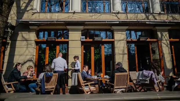 В Ленобласти не будут взимать арендную плату у кафе за летние веранды