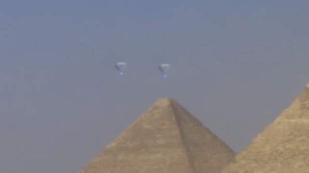 Пирамиды летали по воздуху...