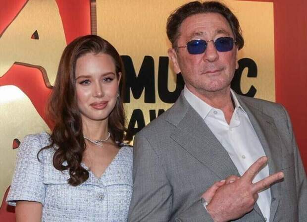 «Я планирую пышную свадьбу»: Григорий Лепс продает роскошные особняки ради юной избранницы