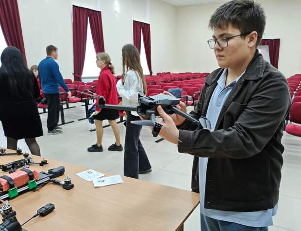 Школьникам Шовгеновского района рассказали о беспилотных летательных аппаратах