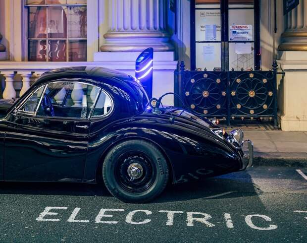 Классический Электромобиль, что может быть лучше? электрический Jaguar XK120 - беззаботная классика