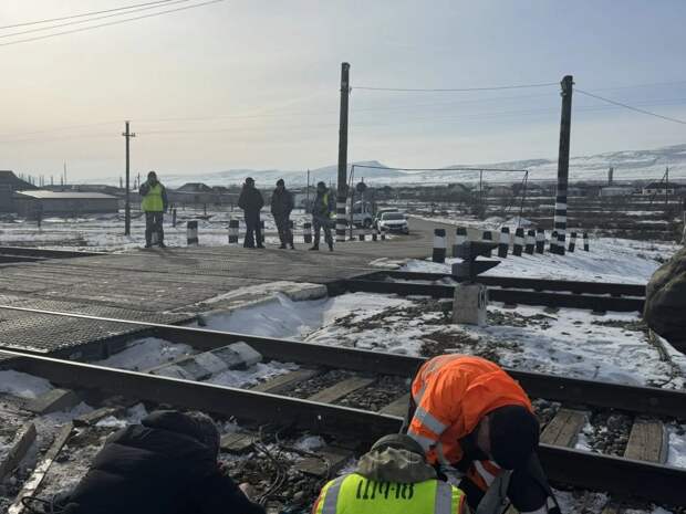 Поезд столкнулся со скорой помощью в российском регионе