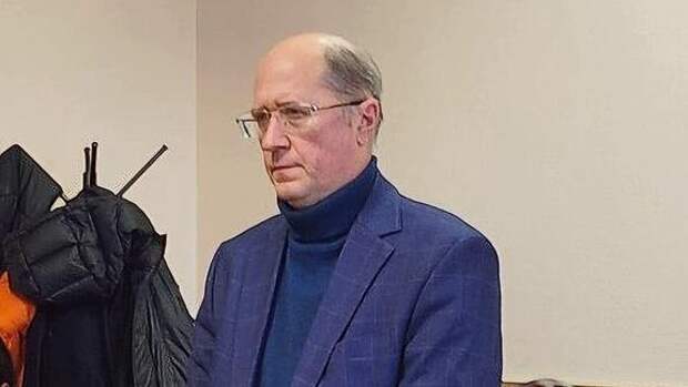 Пойдёт в «штурма» или отсидится на тыловой должности? Ещё один взяточник уходит от уголовки на СВО