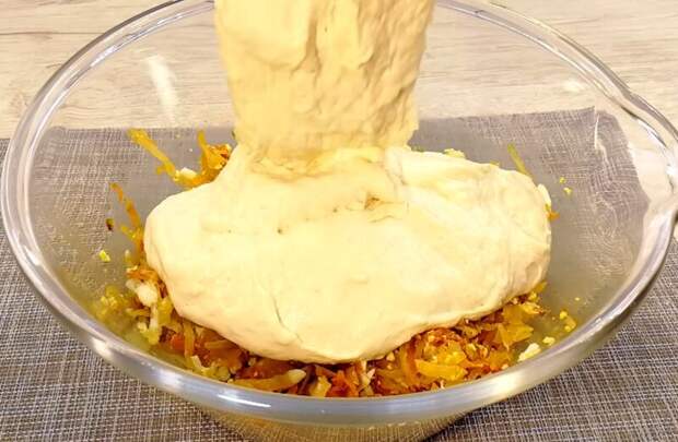 Эти пирожки готовят даже дети: проверенный рецепт из того, что всегда есть в холодильнике