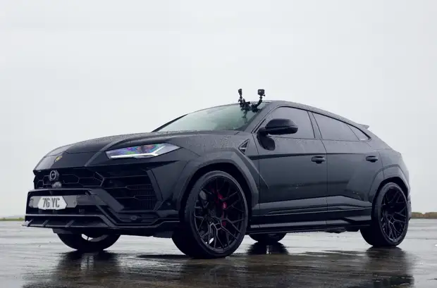 Дрэг-гонка: Brabus 850 против Lambo Urus и Tesla Model X