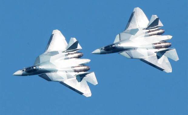 На фото: российские истребители пятого поколения Су-57