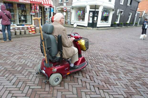 Что положено по закону пожилым людям в Нидерландах