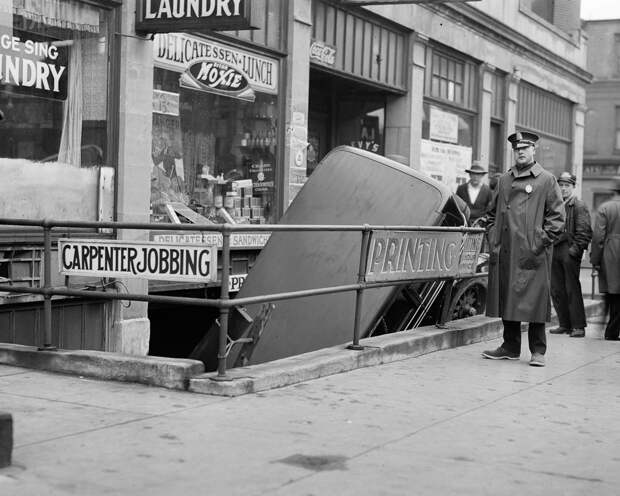Трагичные и нелепые автомобильные аварии Бостона в 1930-х годах. Фотограф Лесли Джонс