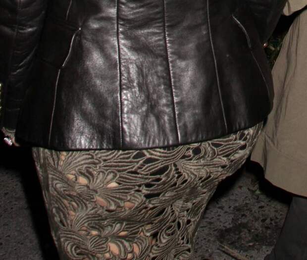 Ким Кардашян в дырявом платье