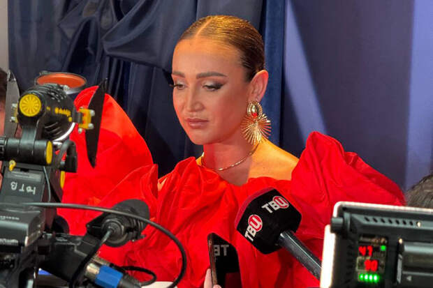 Певица Ольга Бузова вышла на публику в пышном платье