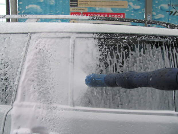 Хитрости водителей: как правильно и экономно вымыть автомобиль на мойке самообслуживания?