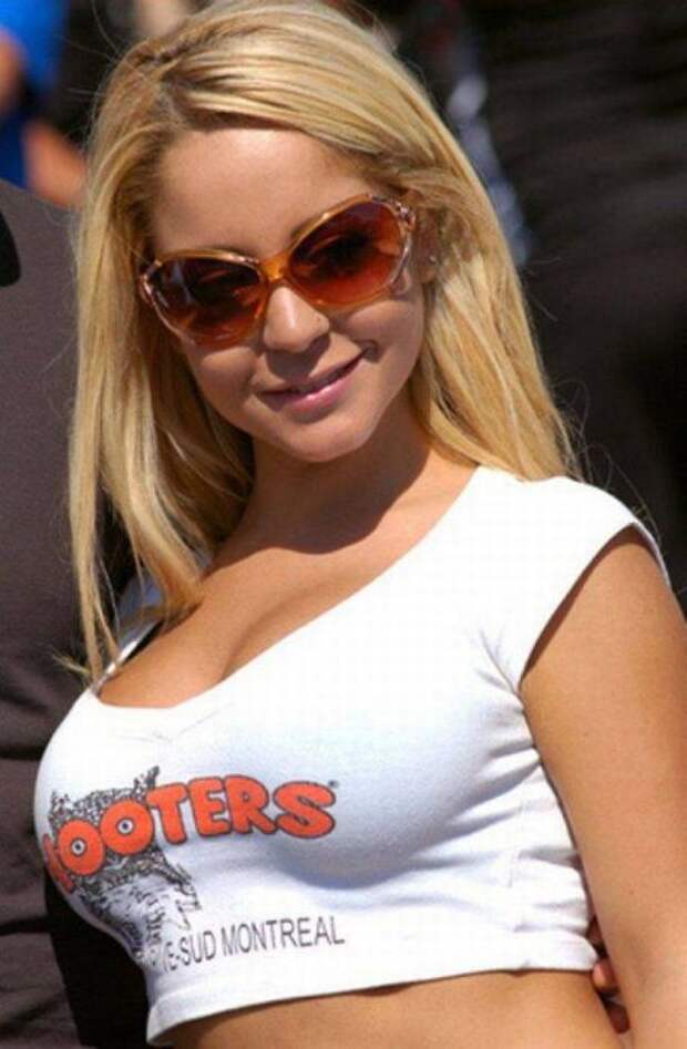 Симпатичные девушки из ресторана HOOTERS (46 фото)