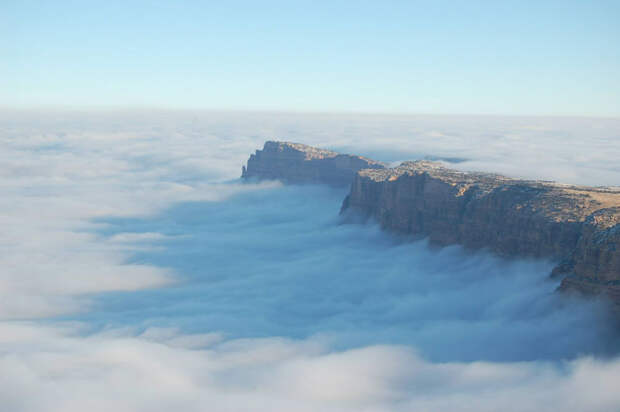 большой каньон в тумане