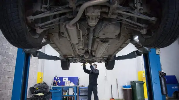 Около 14% российских автовладельцев купили запчасти впрок